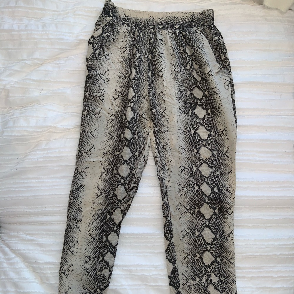 Snakeskin print lose pants